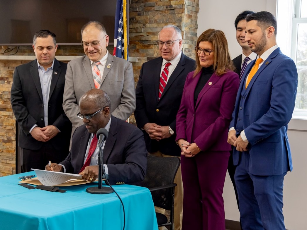 Ken Jenkins signs AI bill